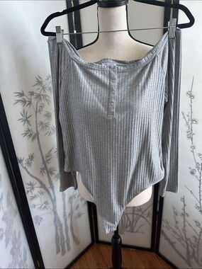 VENUS Light Gray Ribbed Off-Shoulder Henley Bodysuit